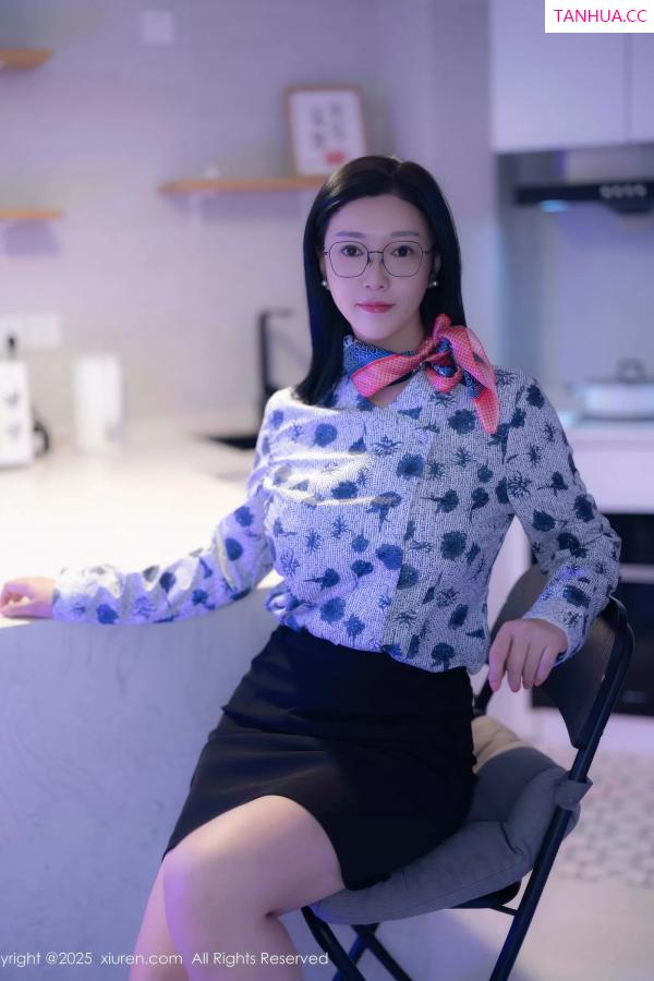   [XiuRen]高清写真图 2025.10.14 No.10866 雅茹老师 OL服饰第5张图片